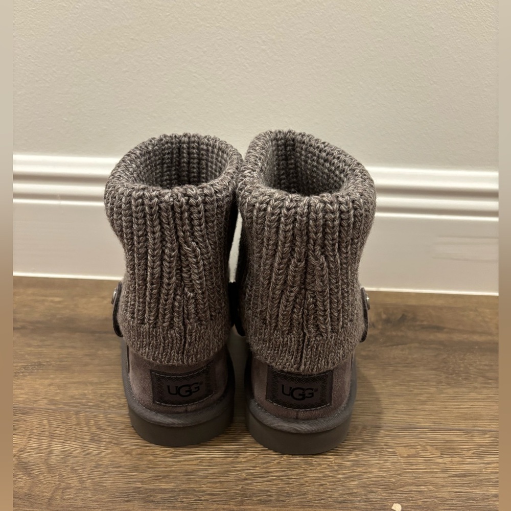 UGG Boots Saela Rib Knit Cuff Grey Suede Ankle Shearling - Picture 3 of 3
